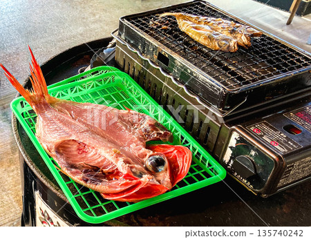 Fresh alfonsino and grilled alfonsino Fresh alfonsino and grilled alfonsino 135740242