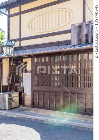 Mankiro, a long-established restaurant in Nishijin, Kyoto, specializing in Ikima-ryu style knives and Yusoku cuisine (established in 1715), conveys the history of Kyoto cuisine to the present day Mankiro, a long-established restaurant in Nishijin, Kyoto, specializing in Ikima-ryu style knives and Yusoku cuisine (established in 1715), conveys the history of Kyoto cuisine to the present day 135740945