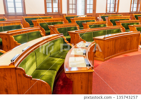 京都府原議會堂（日本最古老的議會堂，建於明治時代）重要文化財產 135743257