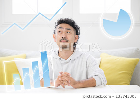A man thinking about investing in a weak yen through NISA or iDeCo savings, and thinking about an investment graph showing asset management of funds A man thinking about investing in a weak yen through NISA or iDeCo savings, and thinking about an investment graph showing asset management of funds 135743305