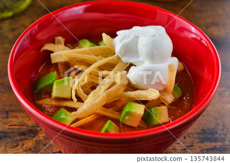 Sopa de Tortilla (Sopa Azteca)（墨西哥菜） 135743844