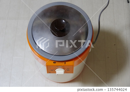 Mochi-making machine 135744024