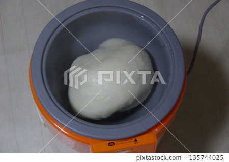 Mochi-making machine 135744025
