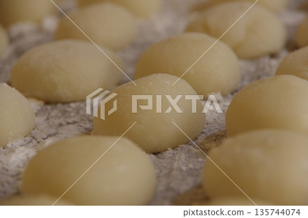 Mochifuri mochi 135744074