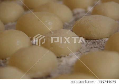 Mochifuri mochi 135744075