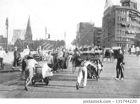 Old photo from 1937: Evacuated refugees in Shanghai during the Sino-Japanese War Old photo from 1937: Evacuated refugees in Shanghai during the Sino-Japanese War 135744220