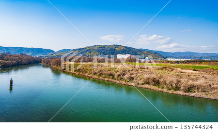 冬季的宇治川，京都府八幡市 135744324