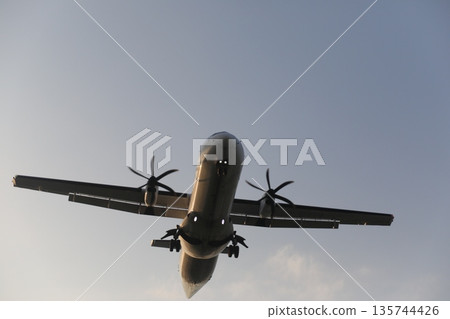airplane  135744426