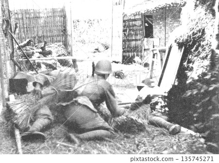 1937年中日戰爭期間，日軍在上海羅甸鎮戰場上的老照片 135745271