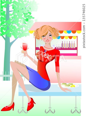 一位女士在戶外咖啡館拿著酒杯 135746025