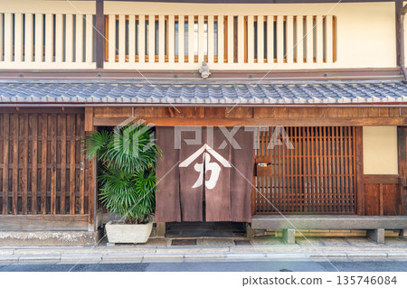 Kyoto Namafu Specialty Store, Fuka Honten (a long-established store of namafu, an ingredient in Kyoto cuisine, with a history of 150 years) Kyoto's underground water creates a food culture Kyoto Namafu Specialty Store, Fuka Honten (a long-established store of namafu, an ingredient in Kyoto cuisine, with a history of 150 years) Kyoto's underground water creates a food culture 135746084