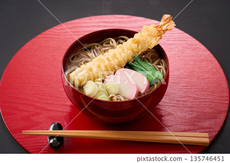 Warm tempura soba noodles with shrimp tempura and kamaboko Warm tempura soba noodles with shrimp tempura and kamaboko 135746451