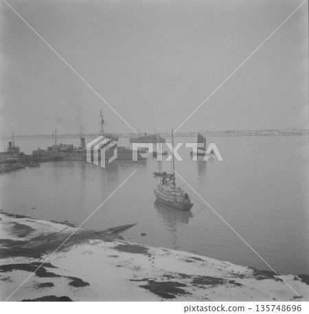 老照片,1940年,中華民國,抗日戰爭期間,漢口(今武漢)長江碼頭 老照片,1940年,中華民國,抗日戰爭期間,漢口(今武漢)長江碼頭 135748696