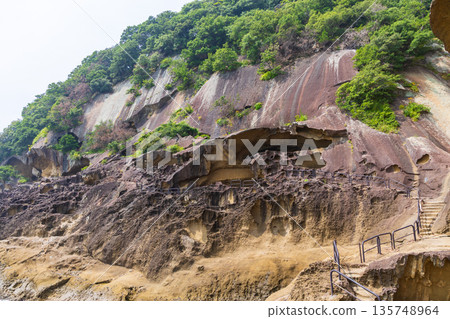 位於三重縣熊野市的世界遺產鬼城,夏季 位於三重縣熊野市的世界遺產鬼城,夏季 135748964
