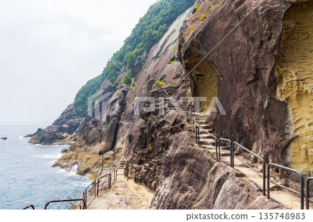 位於三重縣熊野市的世界遺產鬼城,夏季 位於三重縣熊野市的世界遺產鬼城,夏季 135748983