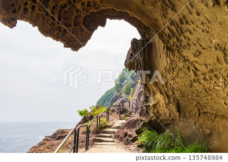 Onigajo Castle, a World Heritage Site in Kumano City, Mie Prefecture, in summer Onigajo Castle, a World Heritage Site in Kumano City, Mie Prefecture, in summer 135748984