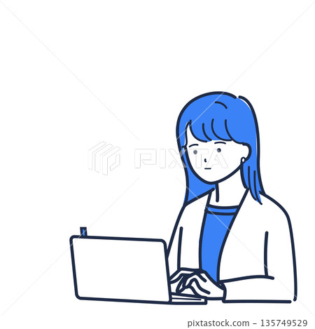 會議開始前，一位女士正在電腦前做準備。 135749529