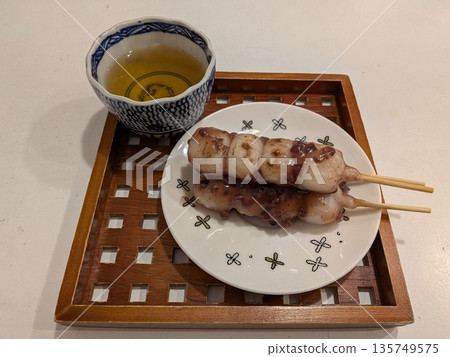 紅豆沙餃子和茶 紅豆沙餃子和茶 135749575