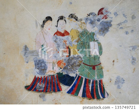 奈良縣高松塚壁畫博物館東牆女子群像（複製品） 135749721