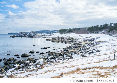 青森縣中須賀和種佐海岸的雪景，八戶市 135749791