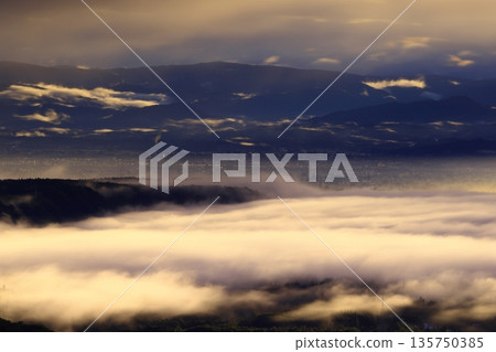 A mountain floating in the sea of clouds 135750385