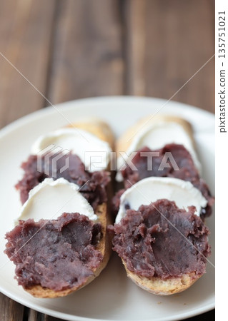 Open sandwich with bean paste and cream cheese made with whole wheat rustic bread 135751021