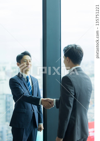 握手的商人 握手的商人 135751221