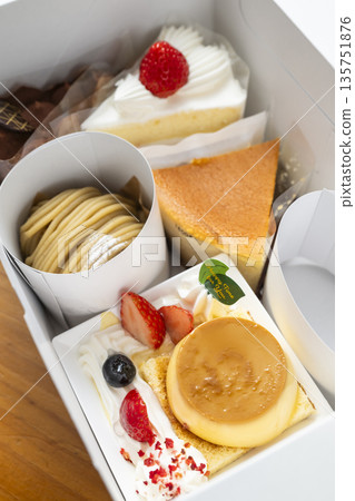 Various shortcakes in a box Various shortcakes in a box 135751876