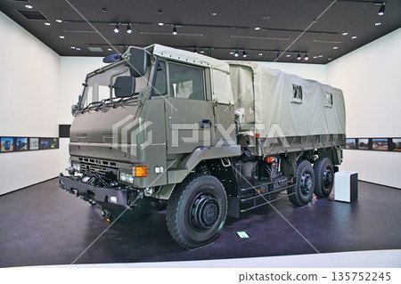 在五十鈴汽車展覽中心展出的卡車(SKW) 在五十鈴汽車展覽中心展出的卡車(SKW) 135752245