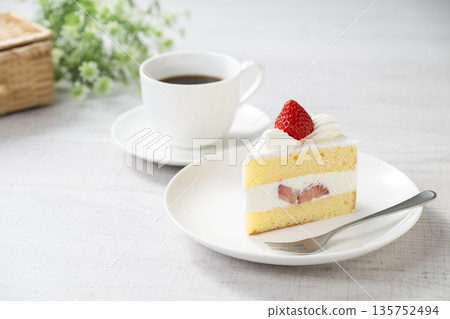 草莓脆餅和咖啡 草莓脆餅和咖啡 135752494