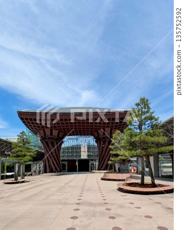 Kanazawa Station 135752592