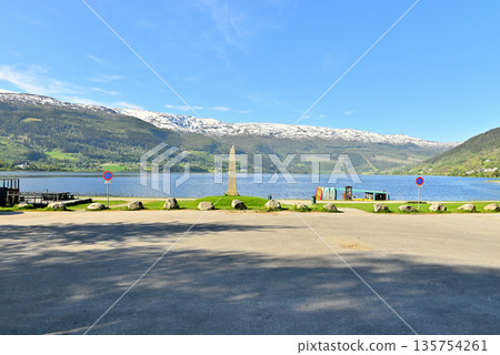 卑爾根鐵路沃斯站前的旺斯湖 卑爾根鐵路沃斯站前的旺斯湖 135754261