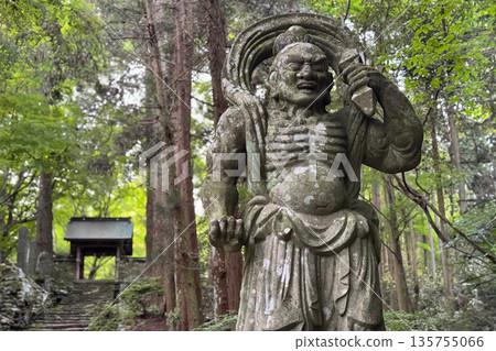 The Nio statues at Futagoji Temple and fresh greenery 135755066