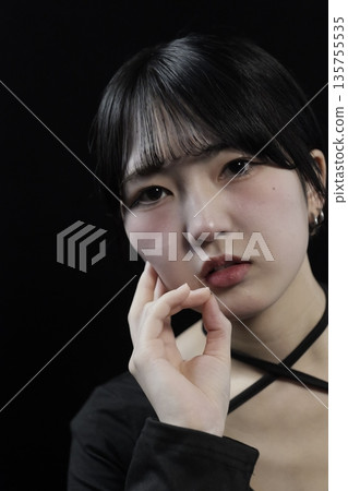 Portrait of an attractive, beautiful young woman in her twenties 135755535