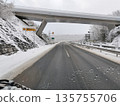 冬季高速公路積雪路 135755706