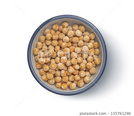 Yellow dried peas isolated on white background, top view, full depth of field Yellow dried peas isolated on white background, top view, full depth of field 135761296