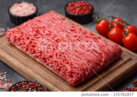 Raw ground beef or pork for burgers or meatballs with salt and spices. Raw ground beef 135762857