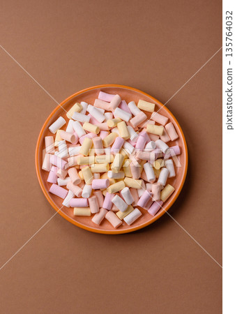 Mini marshmallows in white, pink, and pastel colors. Marshmallows as a food background Mini marshmallows in white, pink, and pastel colors. Marshmallows as a food background 135764032