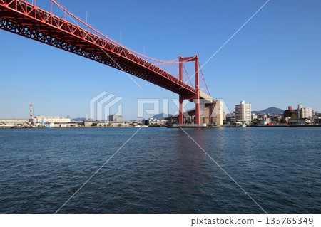 北九州市的洞灣和若戶大橋 北九州市的洞灣和若戶大橋 135765349