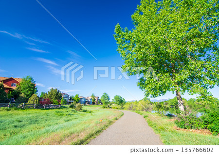 Refreshing scenery (houses along the park) Refreshing scenery (houses along the park) 135766602