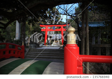 Red torii Red torii 135766940
