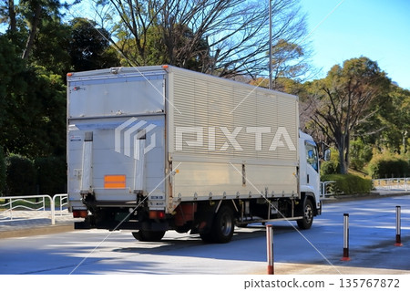 Logistics truck 135767872