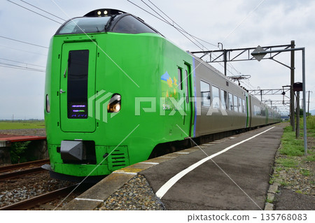 JR北海道函館本線：甲州內站景觀（2023年夏季） 135768083