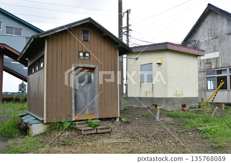 JR Hokkaido Hakodate Main Line: View of Koshuunai Station (Summer 2023) 135768089