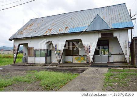 JR Hokkaido Hakodate Main Line: View of Koshuunai Station (Summer 2023) 135768100