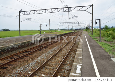 JR Hokkaido Hakodate Main Line: View of Koshuunai Station (Summer 2023) 135768104