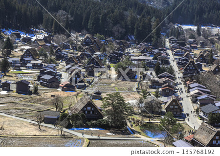 Shirakawago of early spring where snow remains Shirakawago of early spring where snow remains 135768192