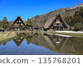 Shirakawago of early spring where snow remains 135768201