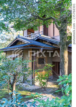 修水亭客房(駒)(京都御所內的茶室,九條家茶道宅邸的遺跡)用於茶道和詩歌聚會 修水亭客房(駒)(京都御所內的茶室,九條家茶道宅邸的遺跡)用於茶道和詩歌聚會 135768301