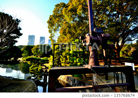 Yokobori Water Gate at Hamarikyu Gardens in winter 135768674